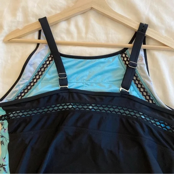 🏖️ Floral Print High-Neck Tankini Top - Picture 4 of 9